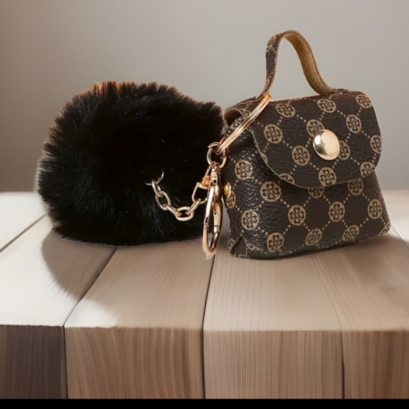 NEW  MINI PURSE  RETRO PRINT WITH  FLUFFY POMPOM KEYCHAIN BROWN COLOR - Picture 1 of 5